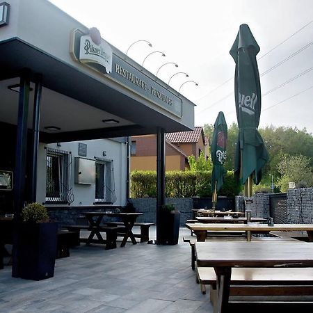 Penzion 68 Hotel Kladno Bagian luar foto