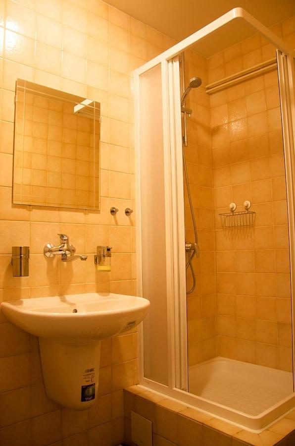 Penzion 68 Hotel Kladno Bagian luar foto